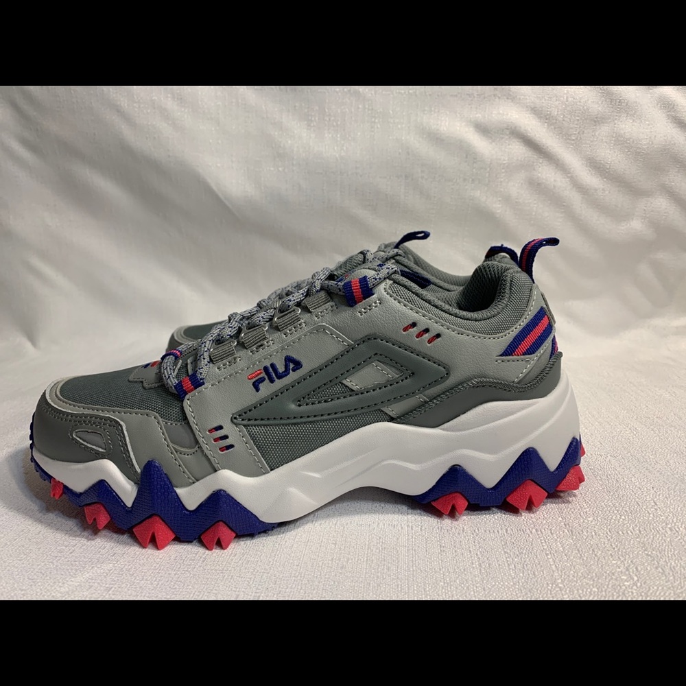 Fula sneaks